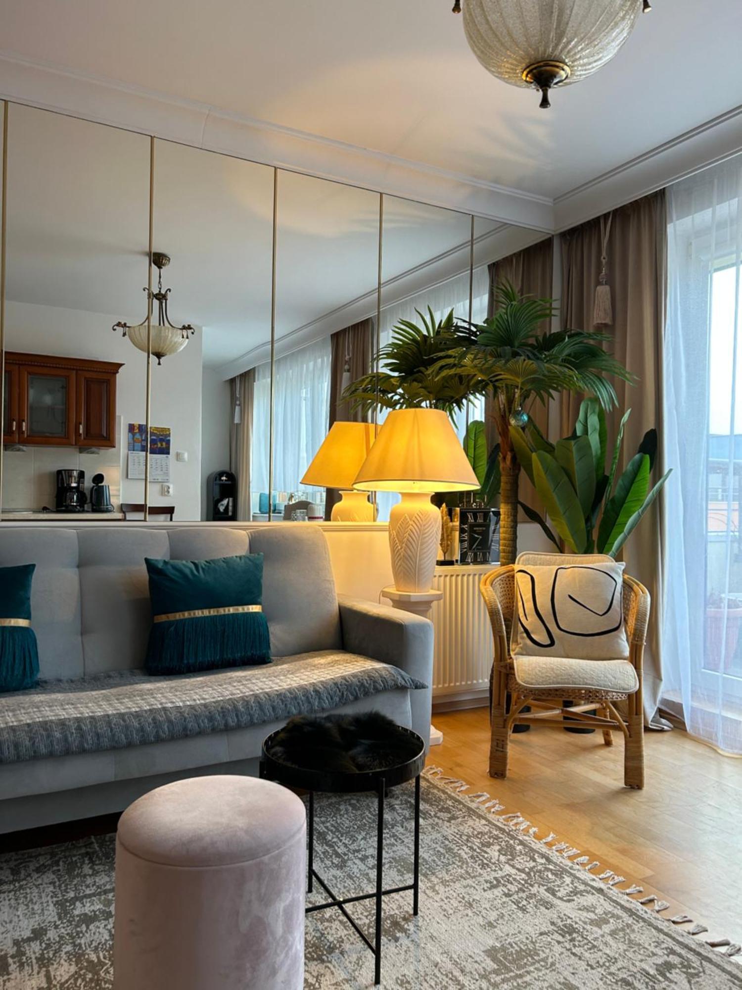 Unique Beige & Gold Apartment Kolobrzeg