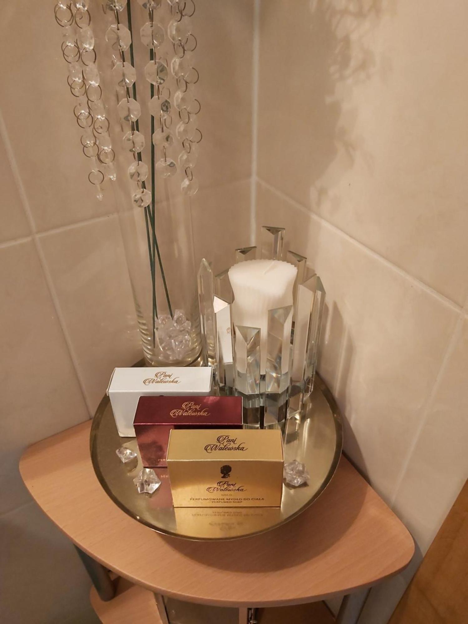 Unique Beige & Gold *