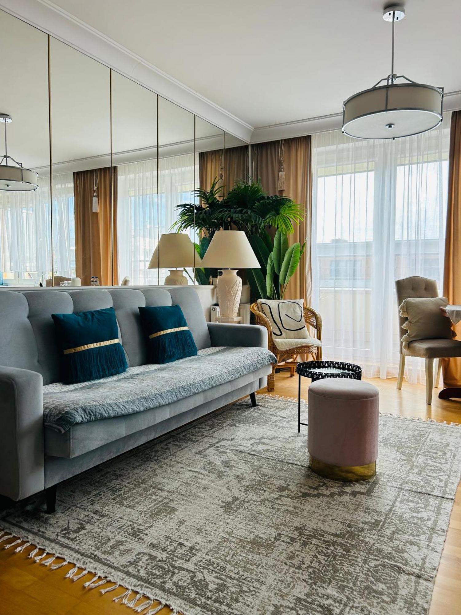 Apartment Unique Beige & Gold